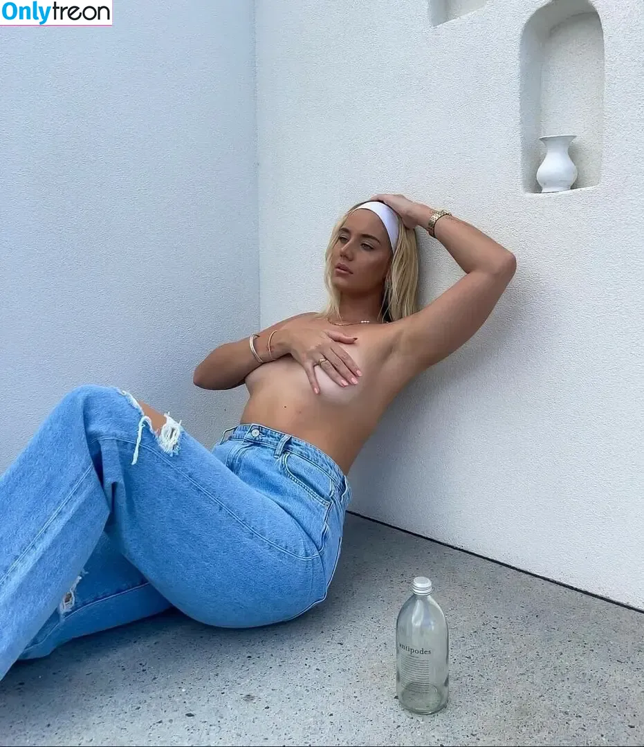 Nikkita Smith nude photo #0016 (the.nikkss)