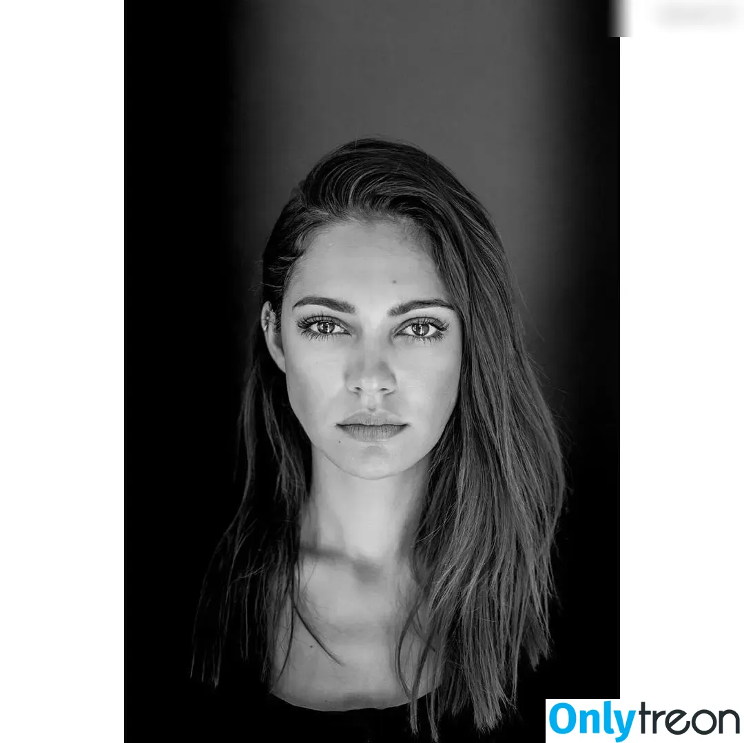 Nilam Farooq nude photo #0005 (nilam.farooq / nilamfarooq)