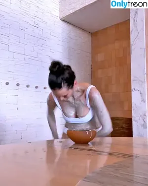 Nina Dobrev / nina nude photo #0023
