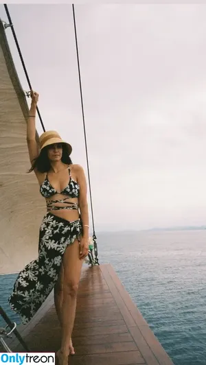 Nina Dobrev / nina nude photo #0239