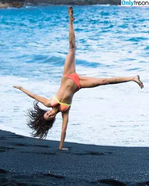 Nina Dobrev / nina nude photo #0313