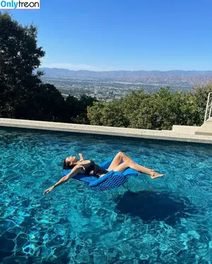 Nina Dobrev / nina nude photo #0572