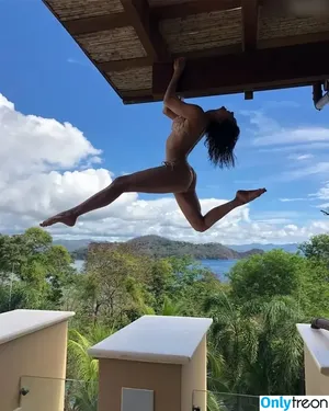 Nina Dobrev / nina nude photo #0932