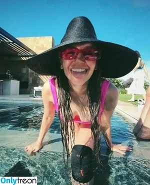 Nina Dobrev / nina nude photo #1060