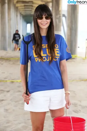 Nina Dobrev / nina nude photo #1080