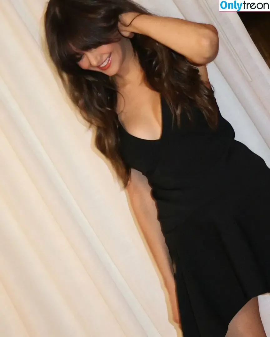 Nina Dobrev nude photo #1634 (nina)