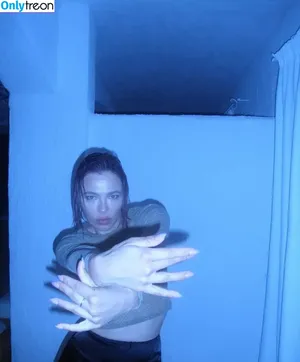 Nina Kraviz / ninakraviz nude photo #0148