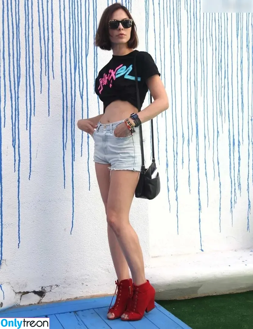 Nina Kraviz nude photo #0124 (ninakraviz)