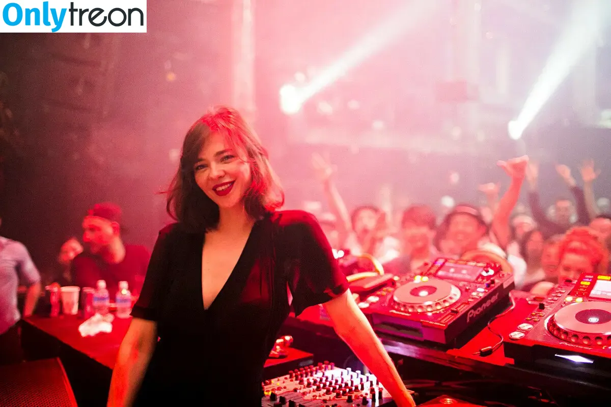 Nina Kraviz nude photo #0140 (ninakraviz)