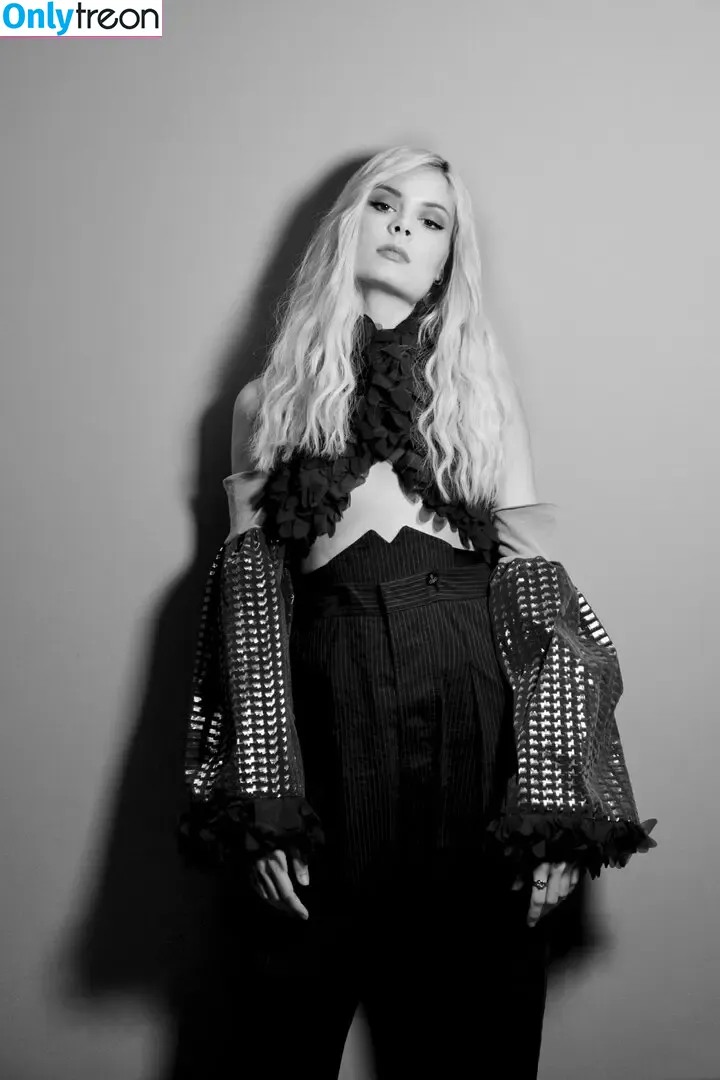 Nina Nesbitt nude photo #0006 (ninanesbitt)