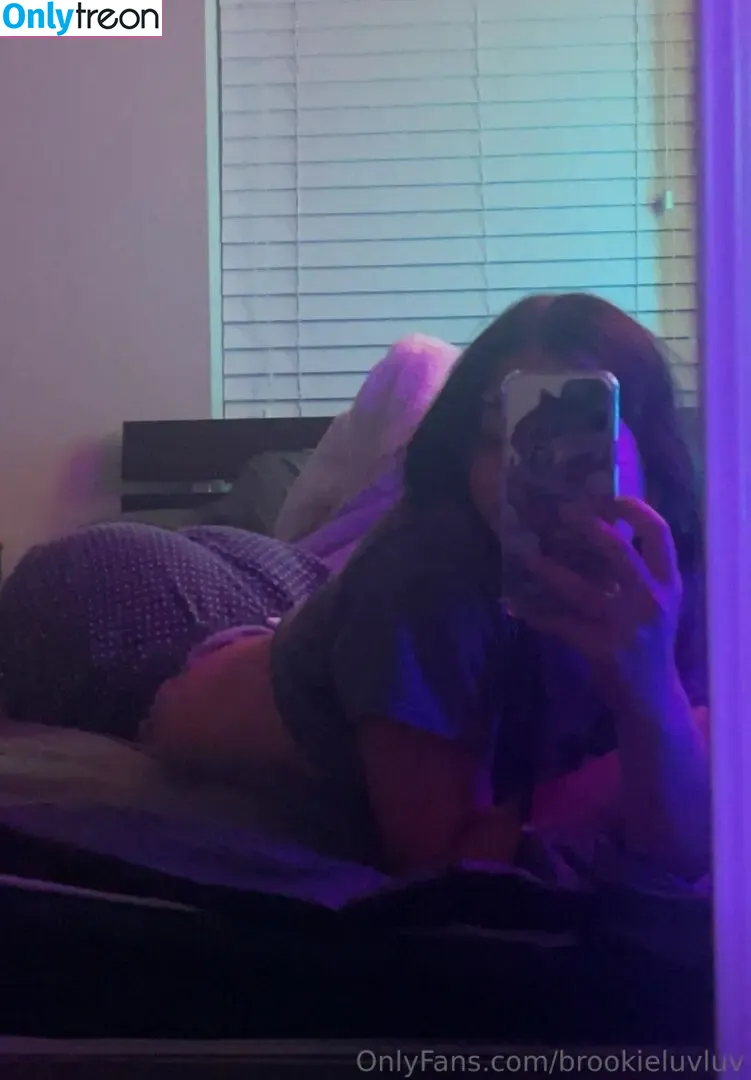 Nina Riojas nude photo #0002 (brookieluvluv / ninjariojas)