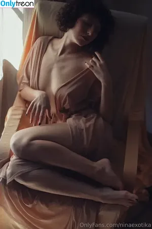  nude photo #0003