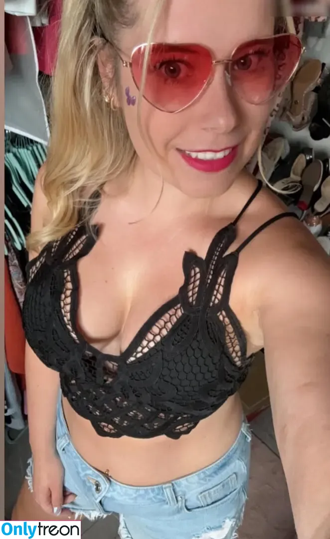 Ninebiene92 nude photo #0001 (Ninebiene92)