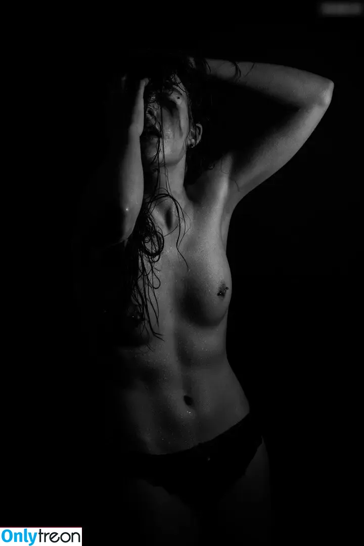 NineLives nude photo #0036 (ninelives.model)