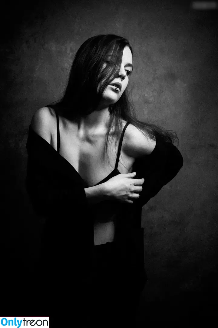 NineLives nude photo #0045 (ninelives.model)