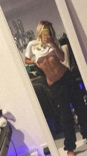 Noah Cyrus / noahcyrus nude photo #0005