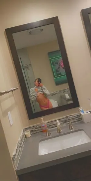 Noah Cyrus / noahcyrus nude photo #0085