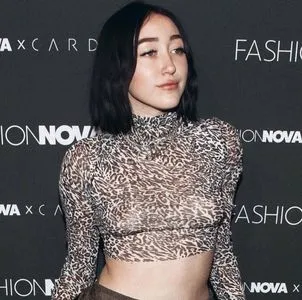 Noah Cyrus / noahcyrus nude photo #0140