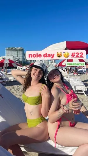 Noah Cyrus / noahcyrus nude photo #0147