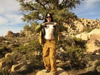 Noah Cyrus / noahcyrus nude photo #0300