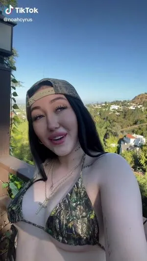Noah Cyrus / noahcyrus nude photo #0346