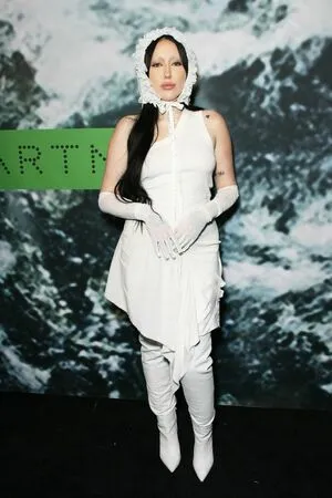 Noah Cyrus / noahcyrus nude photo #0348