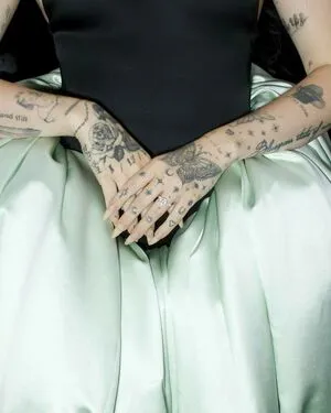 Noah Cyrus / noahcyrus nude photo #0365