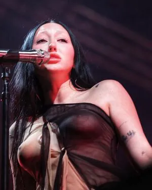 Noah Cyrus / noahcyrus nude photo #0418