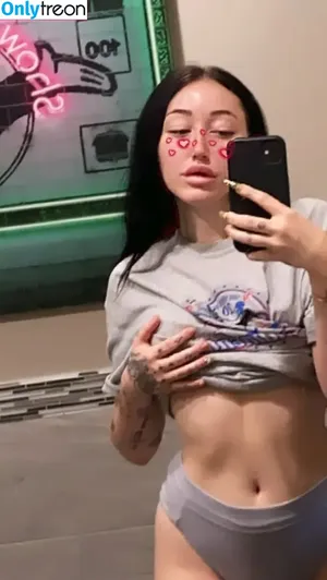Noah Cyrus / noahcyrus nude photo #0525