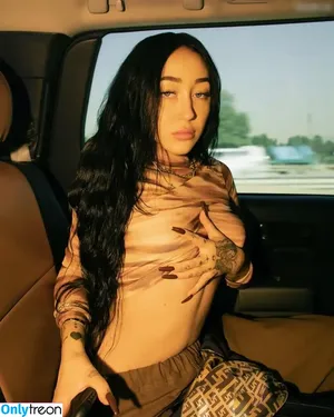 Noah Cyrus / noahcyrus nude photo #0531