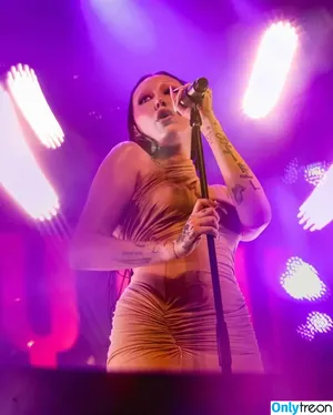 Noah Cyrus / noahcyrus nude photo #0572
