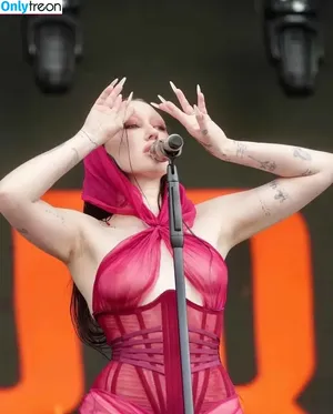 Noah Cyrus / noahcyrus nude photo #0575