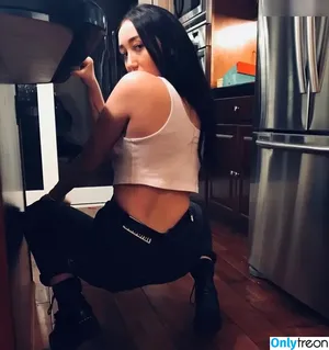 Noah Cyrus / noahcyrus nude photo #0625