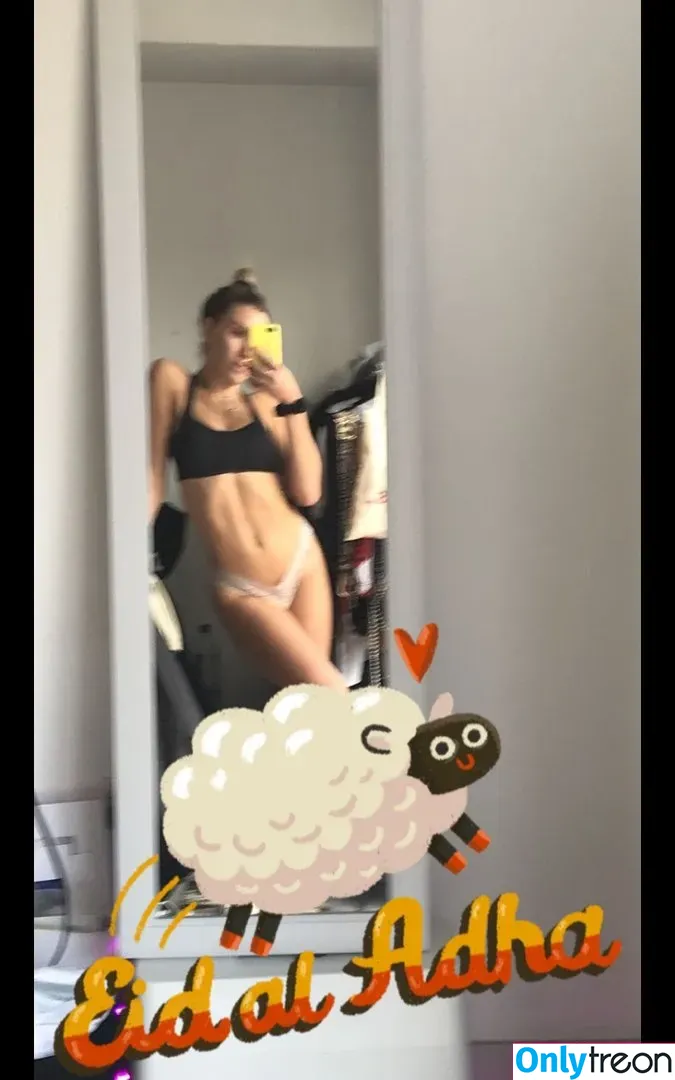 Noah Cyrus nude photo #0084 (noahcyrus)