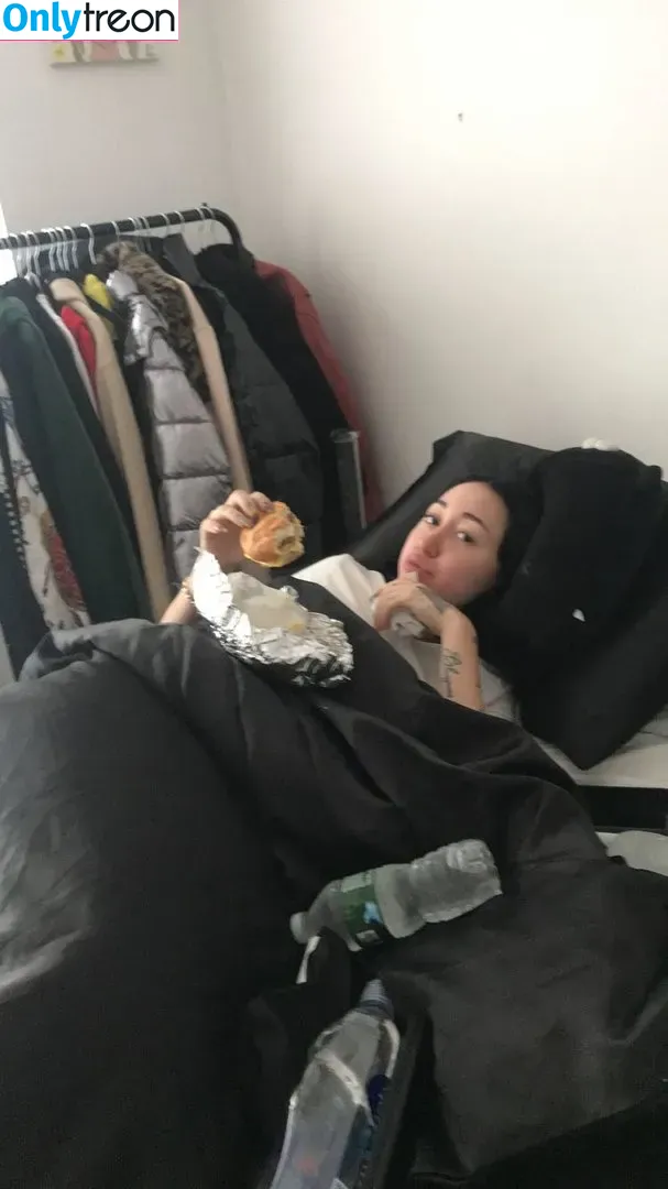 Noah Cyrus nude photo #0094 (noahcyrus)