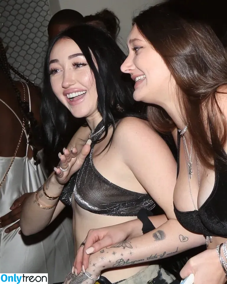 Noah Cyrus nude photo #0101 (noahcyrus)