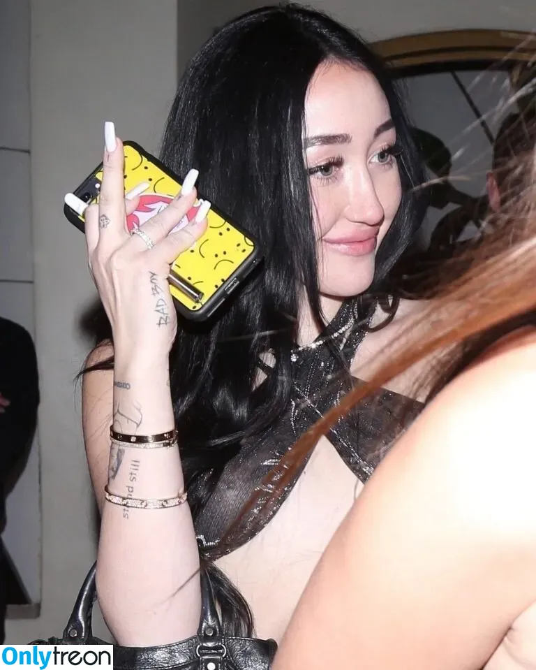 Noah Cyrus nude photo #0103 (noahcyrus)