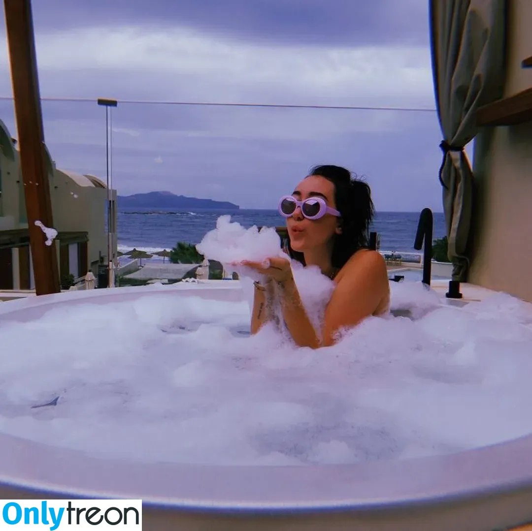 Noah Cyrus nude photo #0116 (noahcyrus)