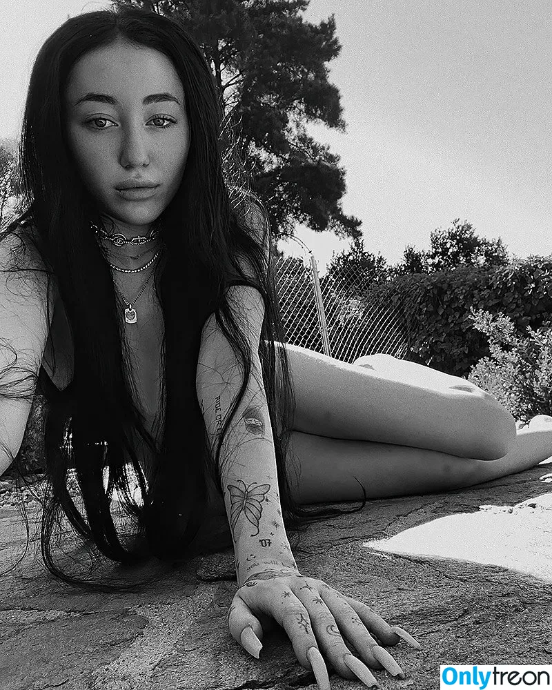 Noah Cyrus nude photo #0172 (noahcyrus)