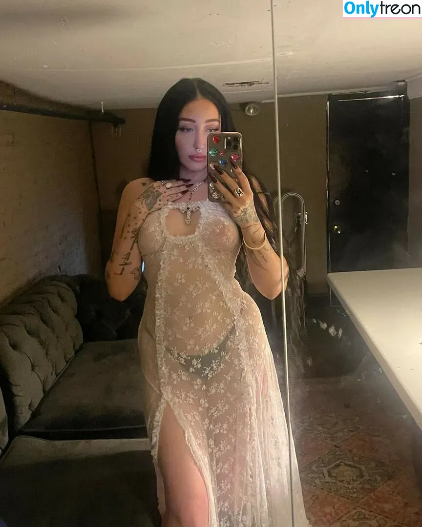 Noah Cyrus nude photo #0180 (noahcyrus)