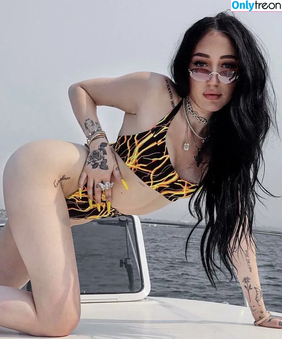 Noah Cyrus nude photo #0205 (noahcyrus)