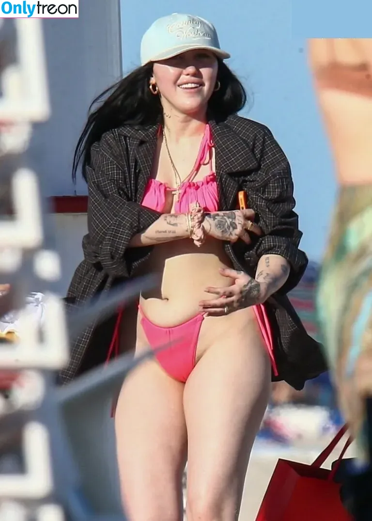 Noah Cyrus nude photo #0207 (noahcyrus)