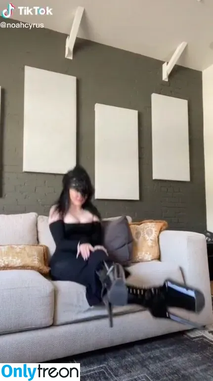 Noah Cyrus nude photo #0237 (noahcyrus)