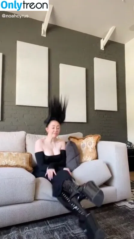 Noah Cyrus nude photo #0238 (noahcyrus)