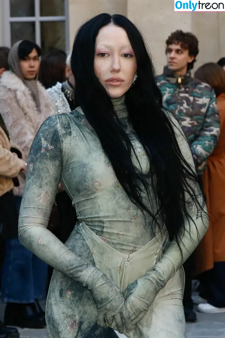 Noah Cyrus nude photo #0284 (noahcyrus)