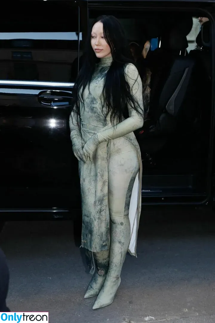 Noah Cyrus nude photo #0286 (noahcyrus)