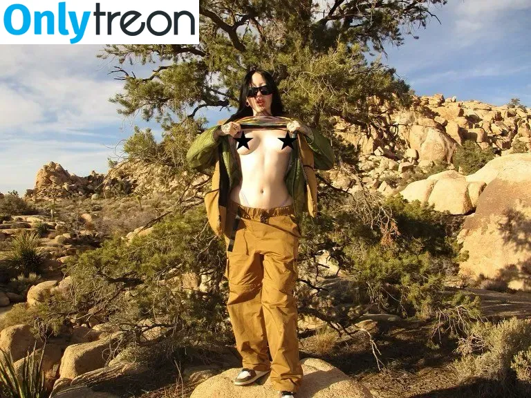 Noah Cyrus nude photo #0300 (noahcyrus)