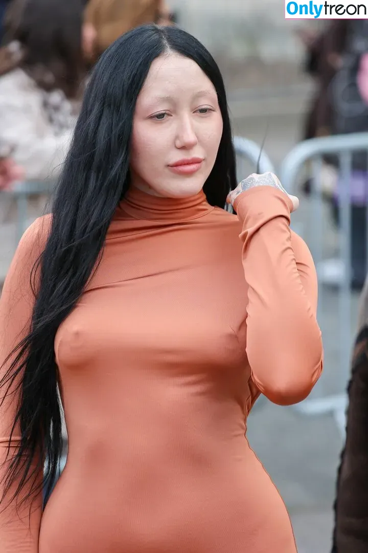 Noah Cyrus nude photo #0306 (noahcyrus)