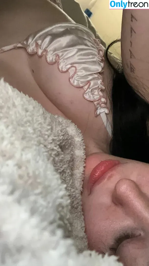 Noah Cyrus nude photo #0331 (noahcyrus)