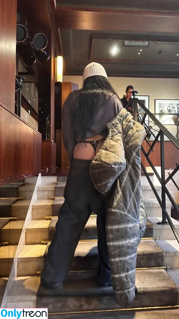 Noah Cyrus nude photo #0335 (noahcyrus)